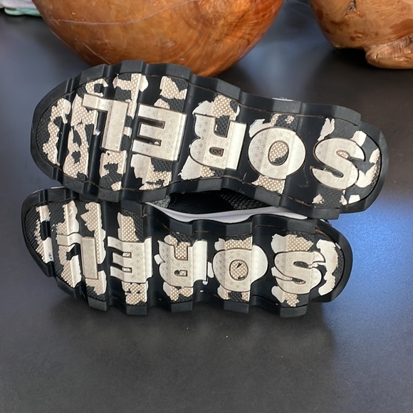 Sorel casual sneakers size 6.5 - Picture 3 of 5